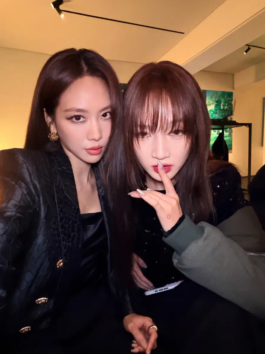 aa | A Journey of Light and Shadow Wang Feifei shares heartwarming photo with Liu Tao and Meng Jia: "Sisterly love rekindled, in a great mood" | Journey of Light and Shadow