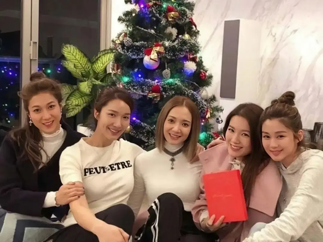 gfh | 光影旅途 香港知名女星苟芸慧宣布复出,离婚后重回娱乐圈引发关注 | 光影旅途