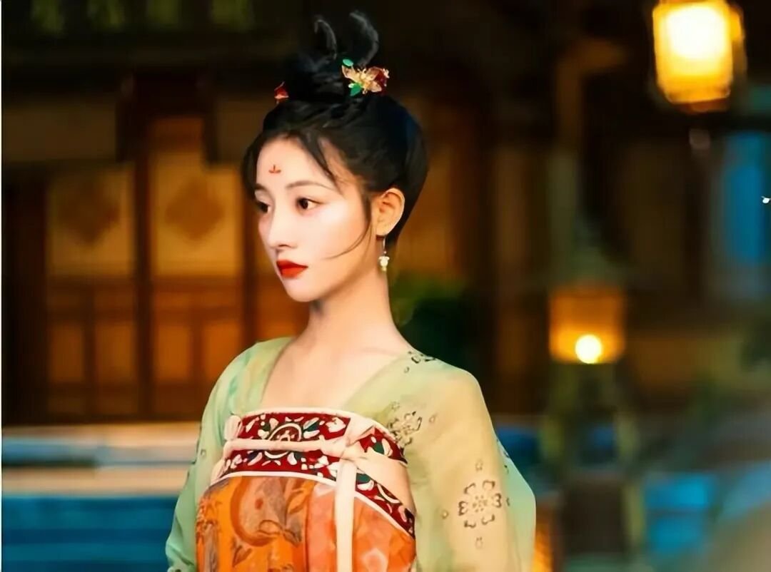 jj | 光影旅途 朱丽岚与角色浮月:执着的爱与坚定的心 | 光影旅途