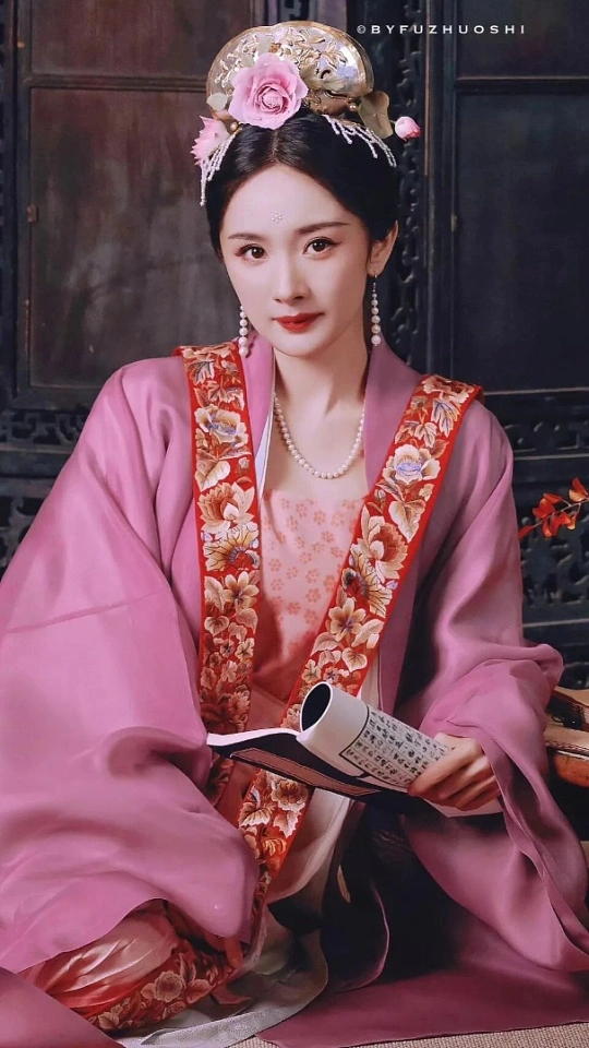 ko | 光影旅途 杨幂的汉服穿搭:自选还是品牌赠送? | 光影旅途