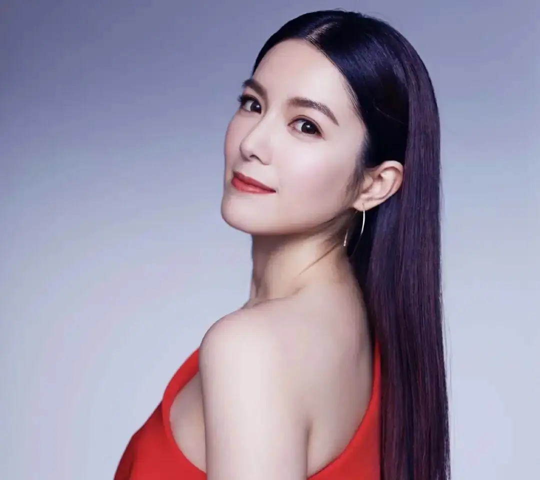 lo | 光影旅途 香港知名女星苟芸慧宣布复出,离婚后重回娱乐圈引发关注 | 光影旅途