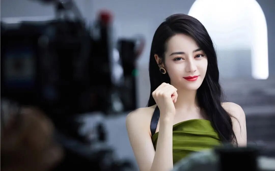 s | 光影旅途 迪丽热巴新剧搭档陈飞宇,《慕胥辞》开机引热议:女美男丑?资源走向成焦点 | 光影旅途