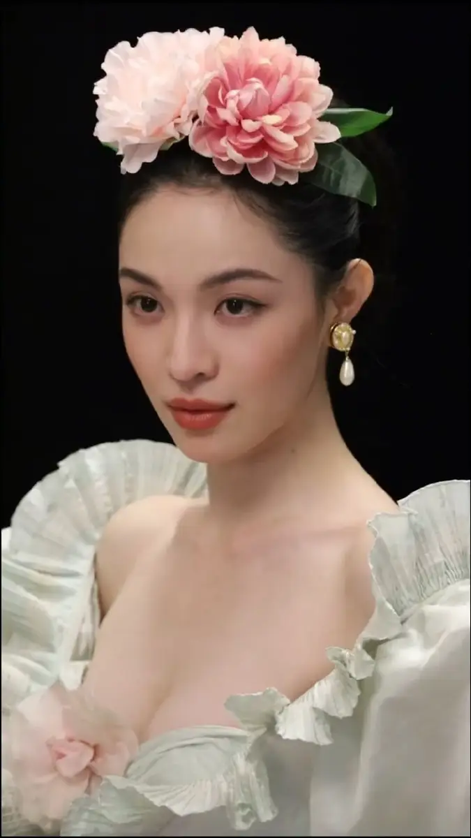 s3 | 光影旅途 钟楚曦:优雅与高级感的中世纪古典女郎 | 光影旅途