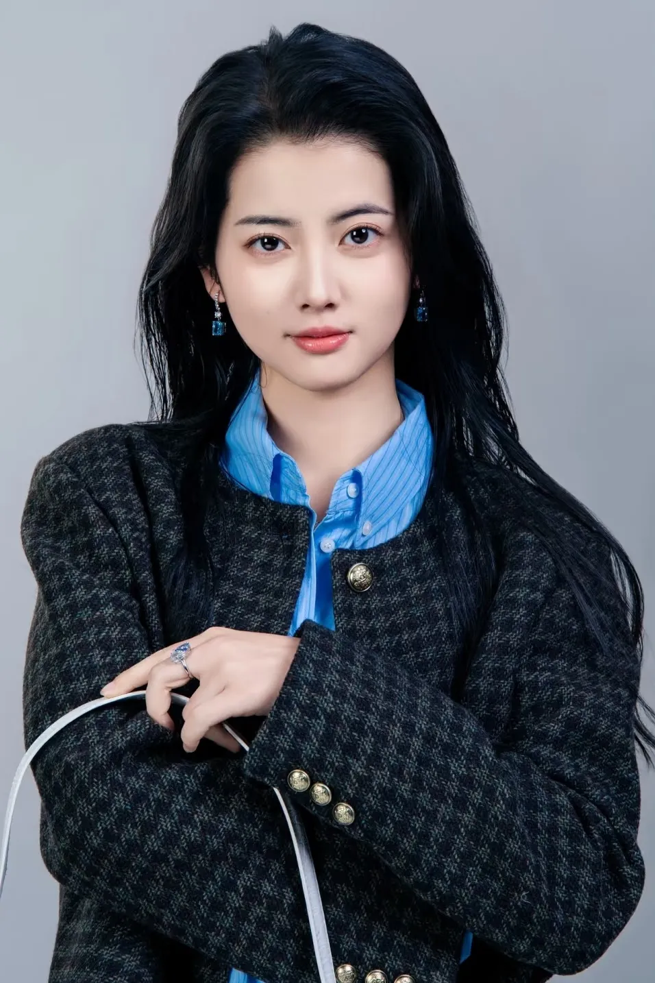 y | 光影旅途 阿尚:从职场女孩到民国风女神,她凭一袭旗袍惊艳了短剧圈 | 光影旅途