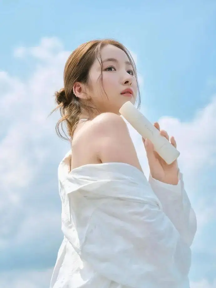 1b | 光影旅途 从舞台到商界:Sowon宣布推出个人护肤品牌,粉丝沸腾 | 光影旅途