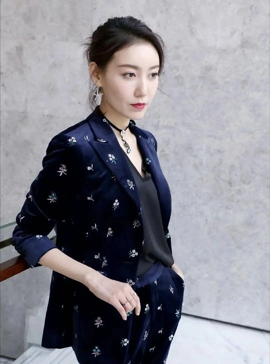 1c | 光影旅途 白百何高露旧怨重提:一句“还能这么操作…”引爆14年舆论轮回 | 光影旅途