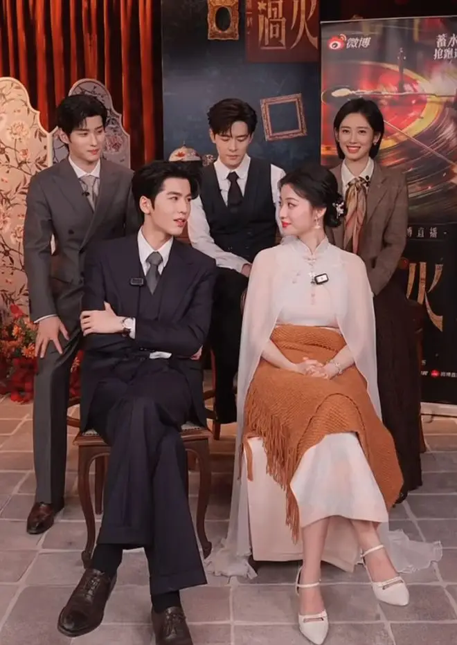 1c | 光影旅途 王楚然张凌赫再传绯闻?理性看待明星恋情与作品价值 | 光影旅途