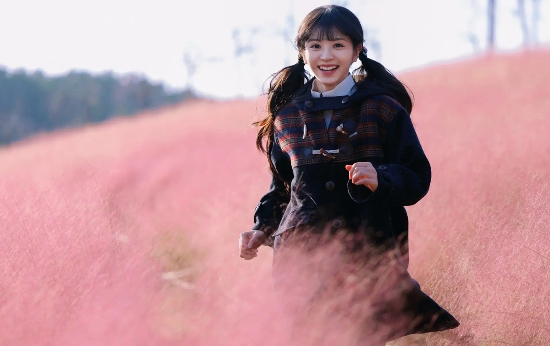 1e | 光影旅途 田曦薇的双马尾造型与温柔风格 | 光影旅途