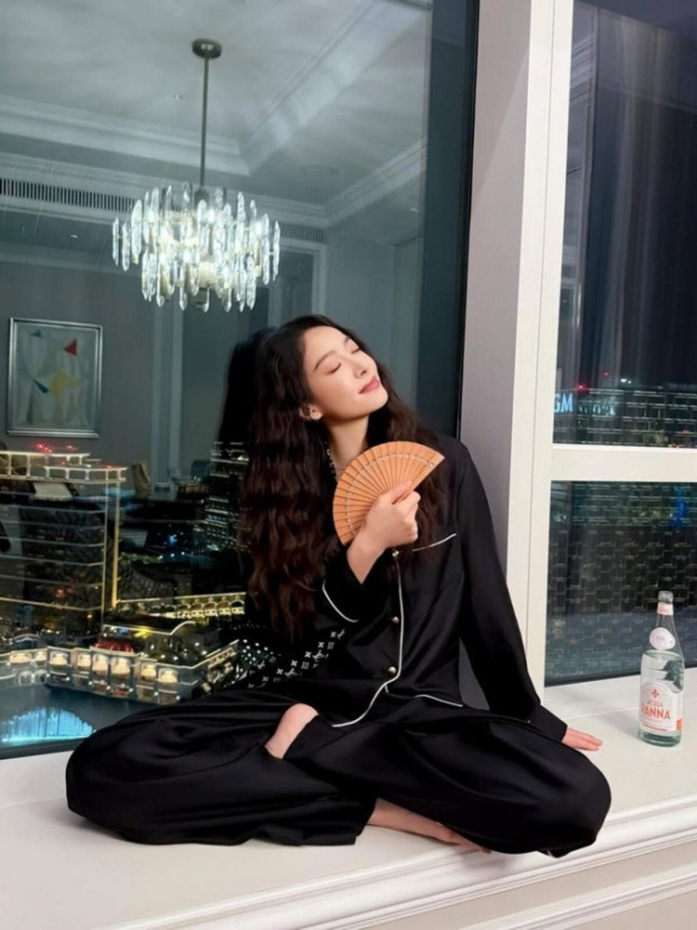 aa | 光影旅途 前 f(x) 成员宋茜(Victoria)近日晒出一组在澳门酒店的惬意写真,令粉丝纷纷心动。 | 光影旅途