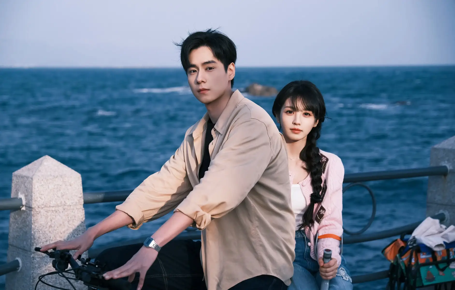 fh | 光影旅途 田曦薇:海边骑车的青春韵味与甜美微笑 | 光影旅途