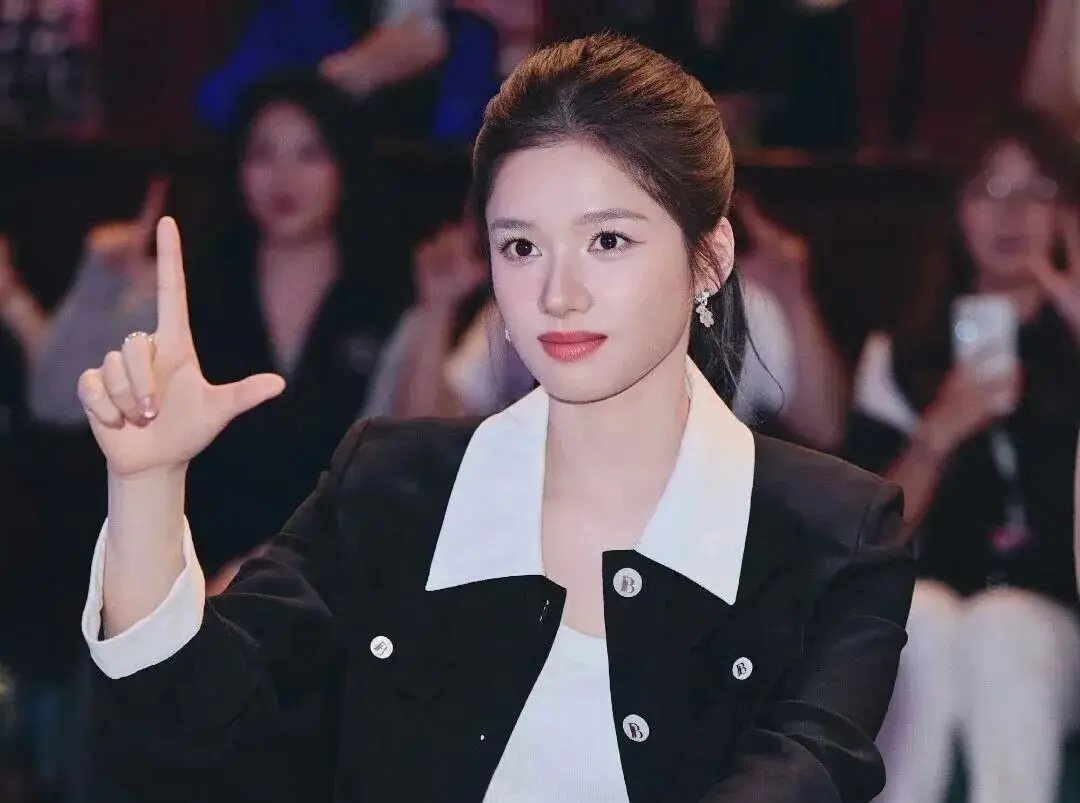 ko | 光影旅途 张婧仪的成长故事与家庭背景 | 光影旅途