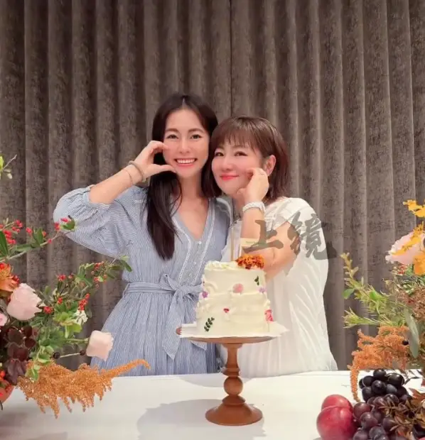 ko | 光影旅途 任容萱晒出合照祝姐姐生日快乐,selina被疑怀二胎 | 光影旅途