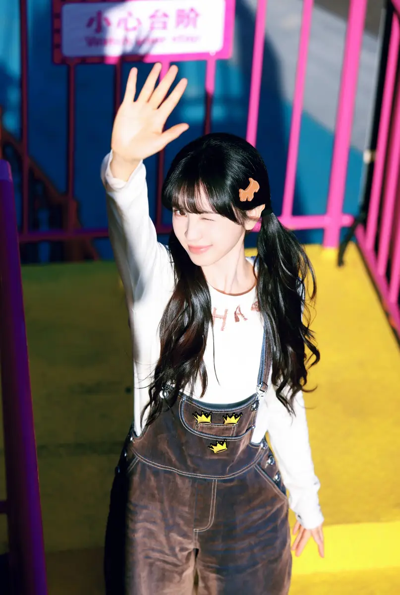 lo | 光影旅途 田曦薇:海边骑车的青春韵味与甜美微笑 | 光影旅途