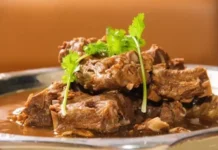 源自市井的羊蝎子火锅:北方草原与中原技法交织出的独特风味